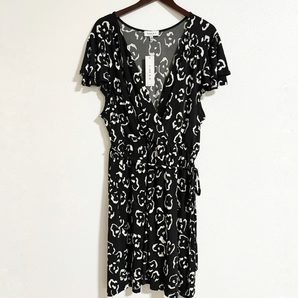 NEW Gilli Leopard Print Flutter Sleeve Midi Dress